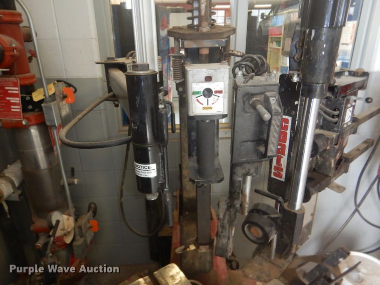 image for item FJ9776 Coats APX90A tire changer