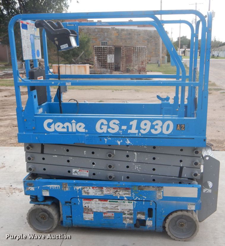 image for item FJ9779 2004 Genie GS1930 scissor lift