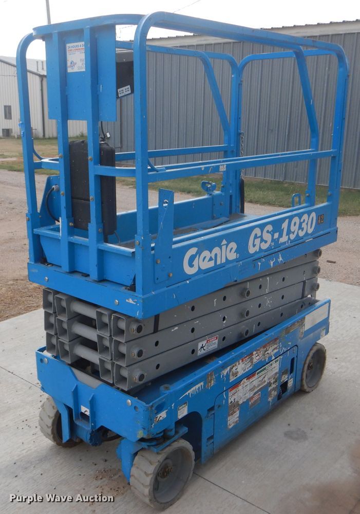 image for item FJ9779 2004 Genie GS1930 scissor lift