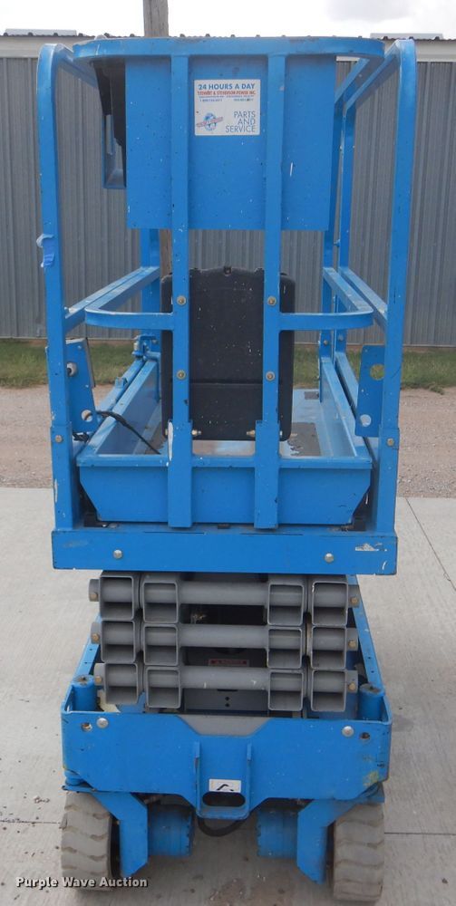 image for item FJ9779 2004 Genie GS1930 scissor lift