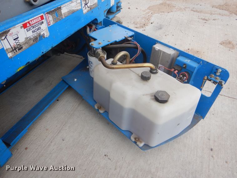 image for item FJ9779 2004 Genie GS1930 scissor lift