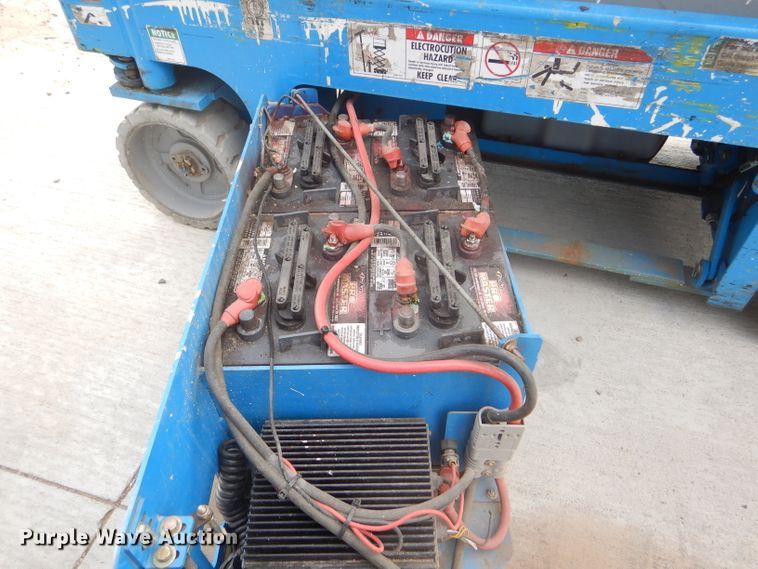 image for item FJ9779 2004 Genie GS1930 scissor lift