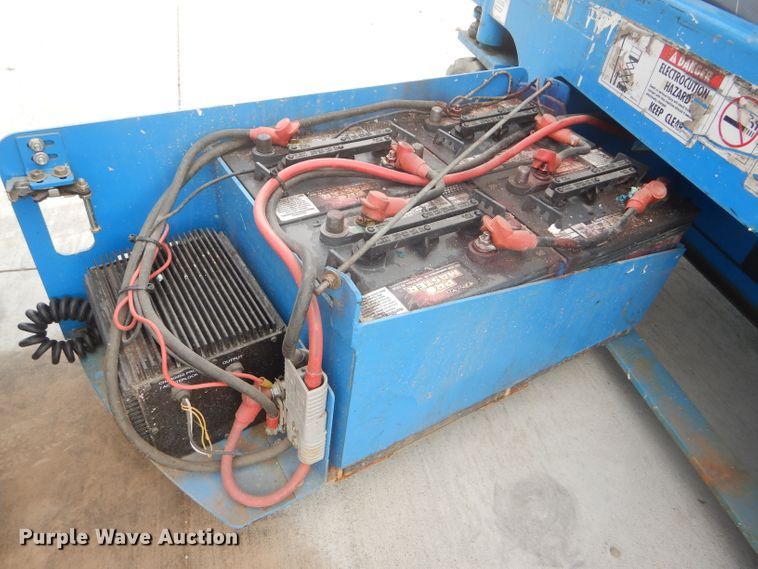 image for item FJ9779 2004 Genie GS1930 scissor lift