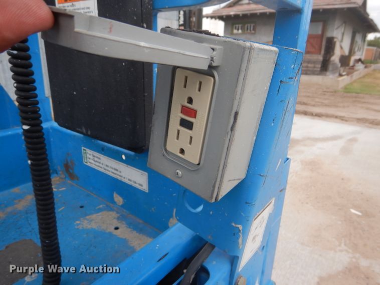 image for item FJ9779 2004 Genie GS1930 scissor lift