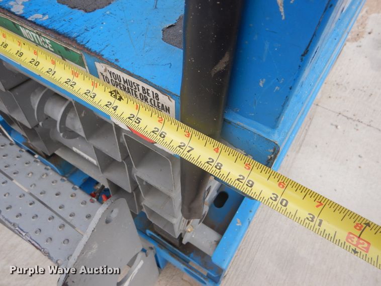 image for item FJ9779 2004 Genie GS1930 scissor lift