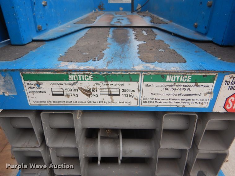 image for item FJ9779 2004 Genie GS1930 scissor lift