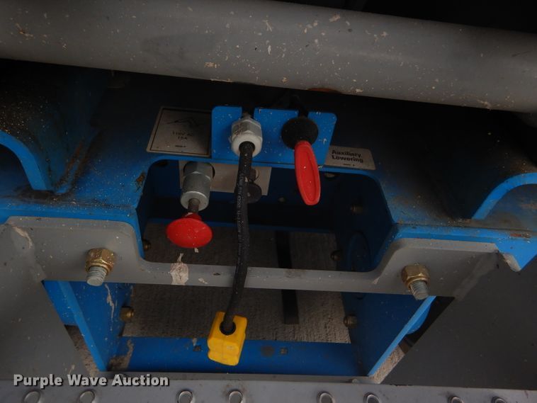 image for item FJ9779 2004 Genie GS1930 scissor lift