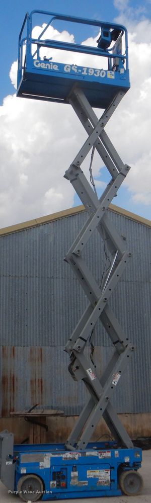 image for item FJ9779 2004 Genie GS1930 scissor lift