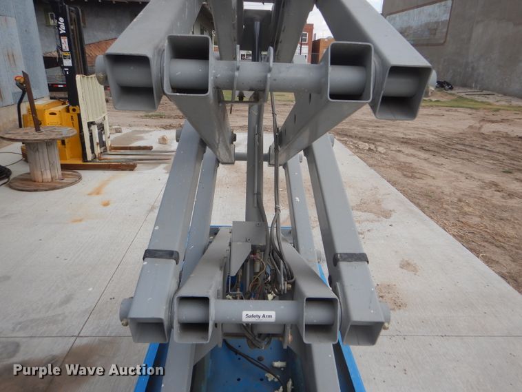 image for item FJ9779 2004 Genie GS1930 scissor lift