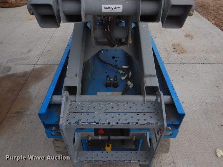 image for item FJ9779 2004 Genie GS1930 scissor lift