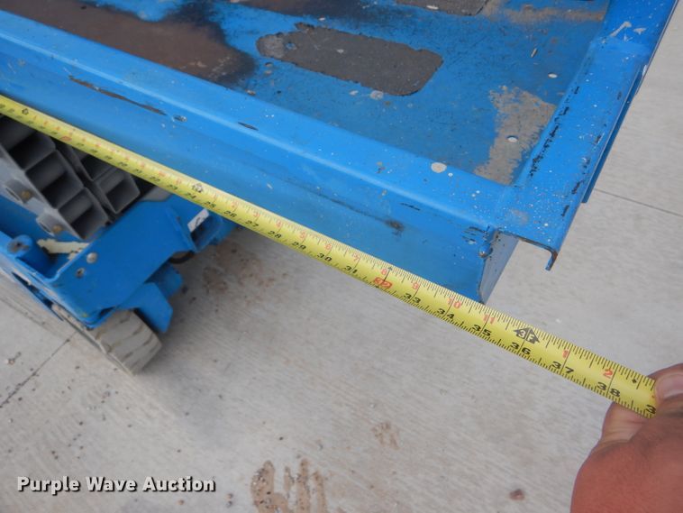 image for item FJ9779 2004 Genie GS1930 scissor lift