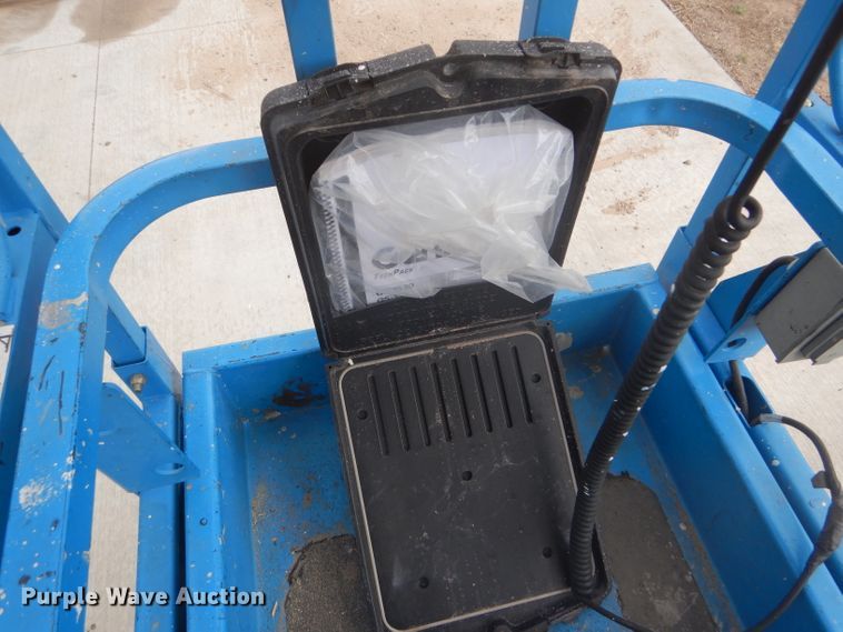 image for item FJ9779 2004 Genie GS1930 scissor lift