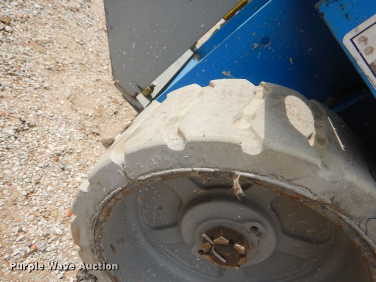 image for item FJ9779 2004 Genie GS1930 scissor lift