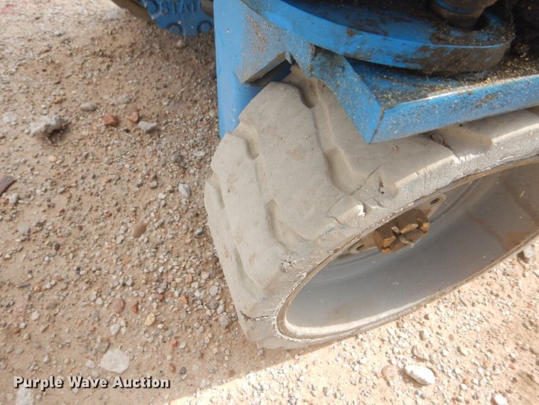 image for item FJ9779 2004 Genie GS1930 scissor lift