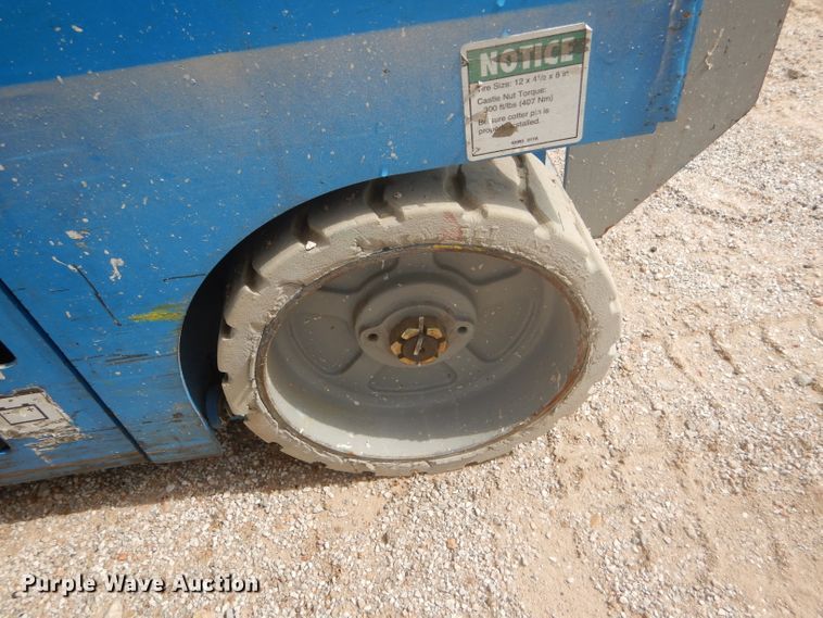 image for item FJ9779 2004 Genie GS1930 scissor lift