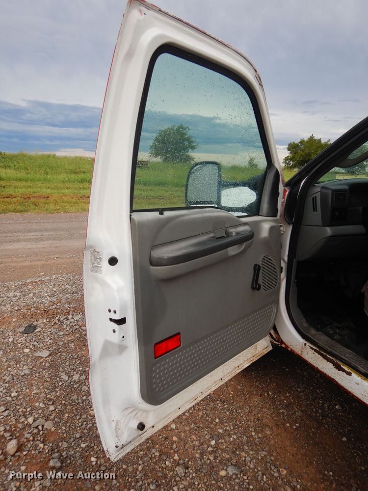 image for item FK9764 2003 Ford F550 dump truck