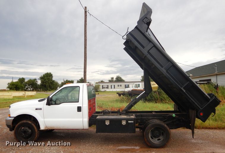 image for item FK9764 2003 Ford F550 dump truck