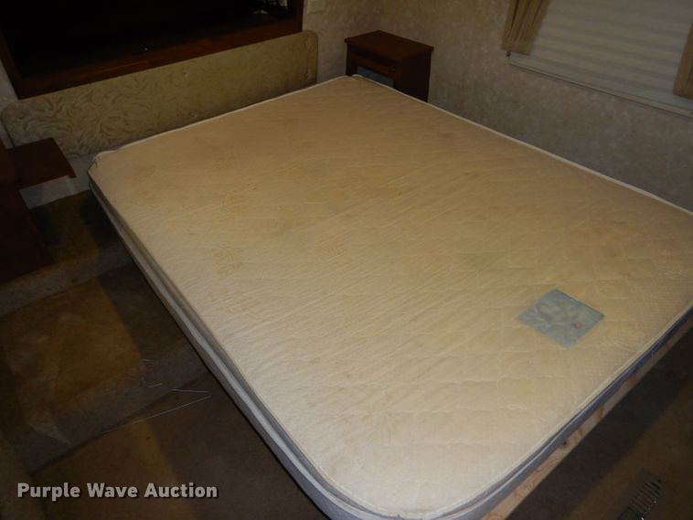 image for item FK9823 2013 Open Range Light camper