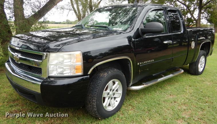 image for item FK9835 2007 Chevrolet Silverado 1500 Ext. Cab pickup truck