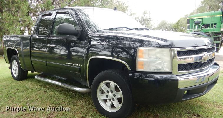 image for item FK9835 2007 Chevrolet Silverado 1500 Ext. Cab pickup truck
