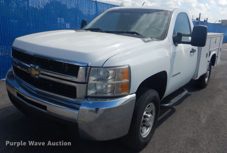 image for item FT9493 2010 Chevrolet Silverado 2500HD utility bed pickup truck