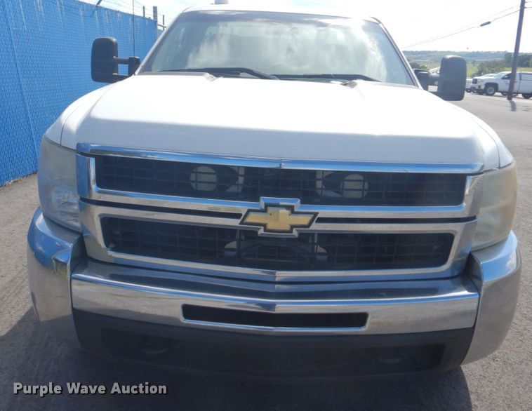 image for item FT9493 2010 Chevrolet Silverado 2500HD utility bed pickup truck