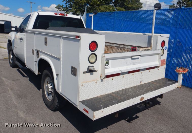 image for item FT9493 2010 Chevrolet Silverado 2500HD utility bed pickup truck