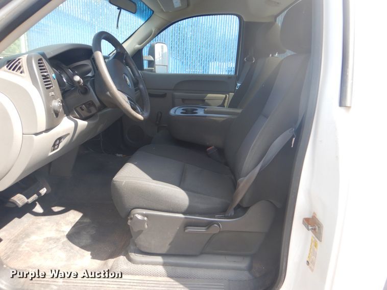 image for item FT9493 2010 Chevrolet Silverado 2500HD utility bed pickup truck