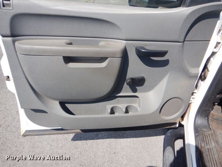 image for item FT9493 2010 Chevrolet Silverado 2500HD utility bed pickup truck