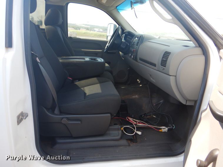 image for item FT9493 2010 Chevrolet Silverado 2500HD utility bed pickup truck