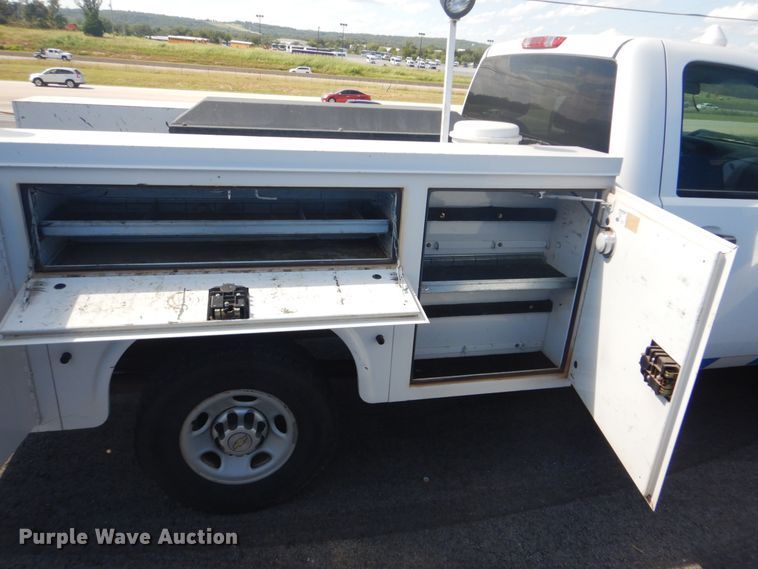 image for item FT9493 2010 Chevrolet Silverado 2500HD utility bed pickup truck