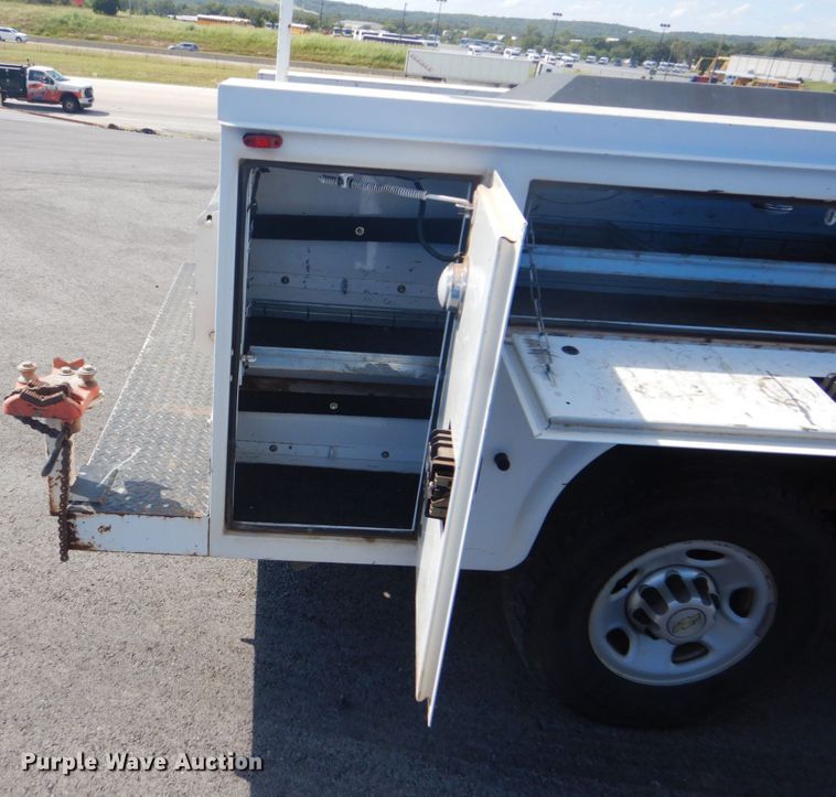 image for item FT9493 2010 Chevrolet Silverado 2500HD utility bed pickup truck