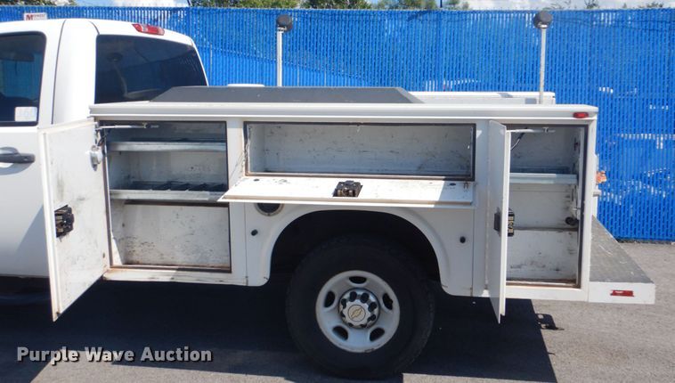 image for item FT9493 2010 Chevrolet Silverado 2500HD utility bed pickup truck