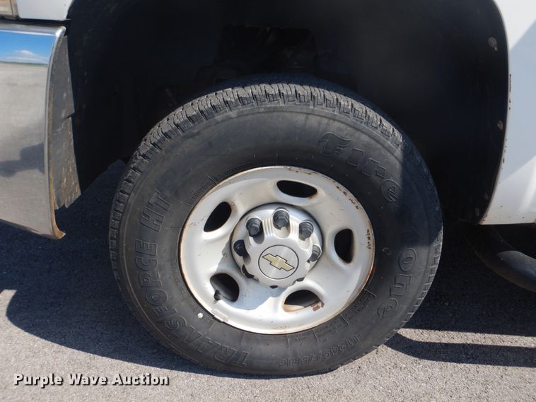 image for item FT9493 2010 Chevrolet Silverado 2500HD utility bed pickup truck