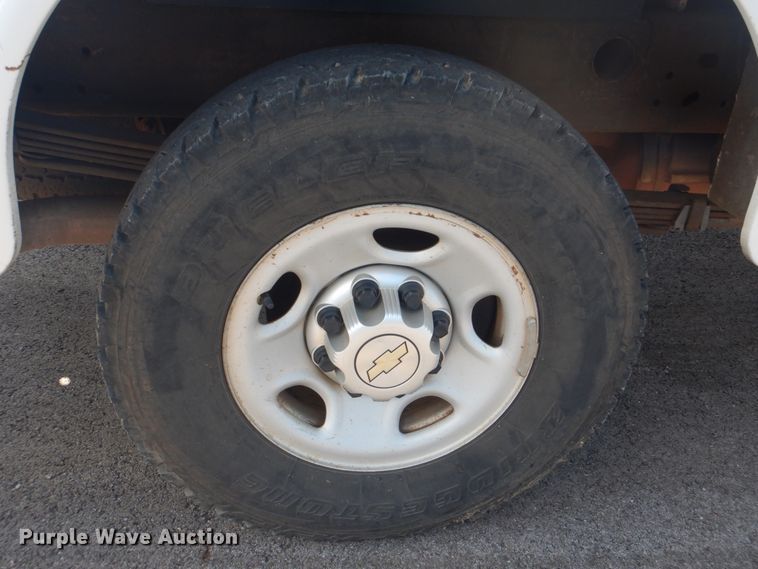 image for item FT9493 2010 Chevrolet Silverado 2500HD utility bed pickup truck