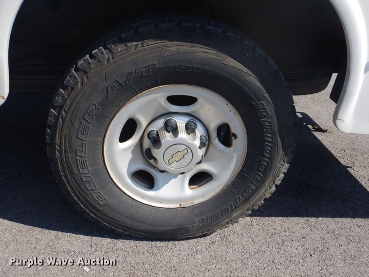 image for item FT9493 2010 Chevrolet Silverado 2500HD utility bed pickup truck