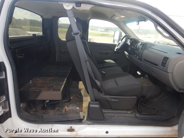 image for item FT9494 2010 Chevrolet Silverado 2500HD Ext. Cab utility bed pickup truck