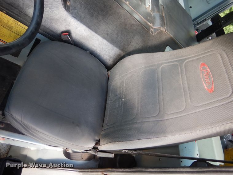 image for item FU9501 2000 Pierce rescue vehicle