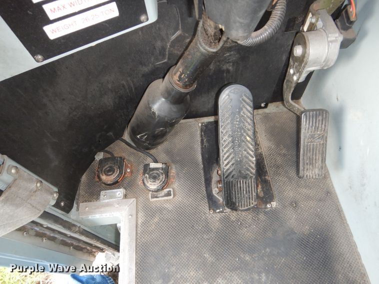 image for item FU9501 2000 Pierce rescue vehicle