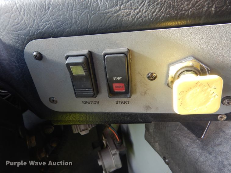 image for item FU9501 2000 Pierce rescue vehicle