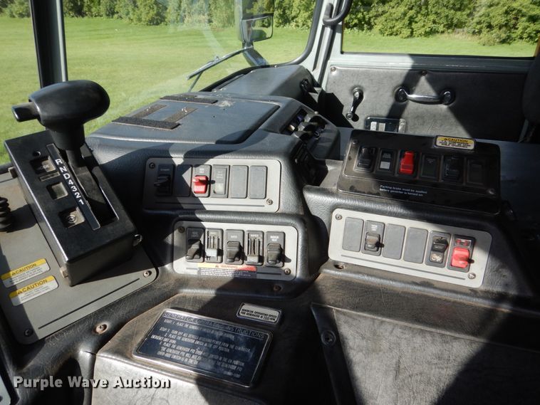 image for item FU9501 2000 Pierce rescue vehicle