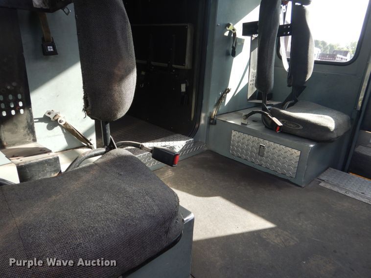 image for item FU9501 2000 Pierce rescue vehicle