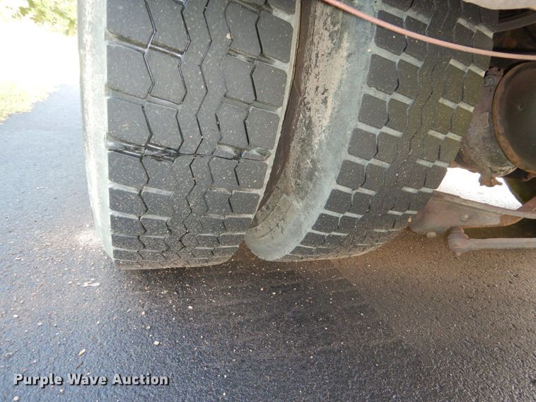 image for item FU9501 2000 Pierce rescue vehicle