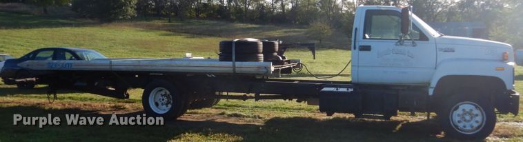 image for item FU9702 1995 GMC TopKick C6500 rollback truck