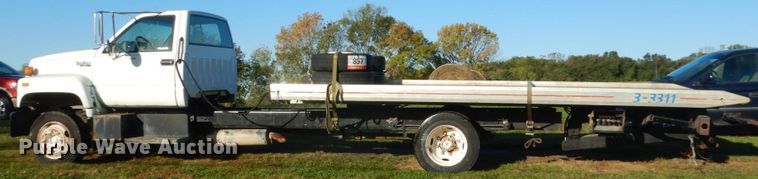 image for item FU9702 1995 GMC TopKick C6500 rollback truck