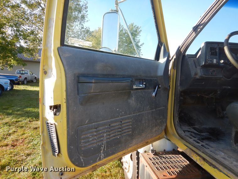 image for item FU9702 1995 GMC TopKick C6500 rollback truck