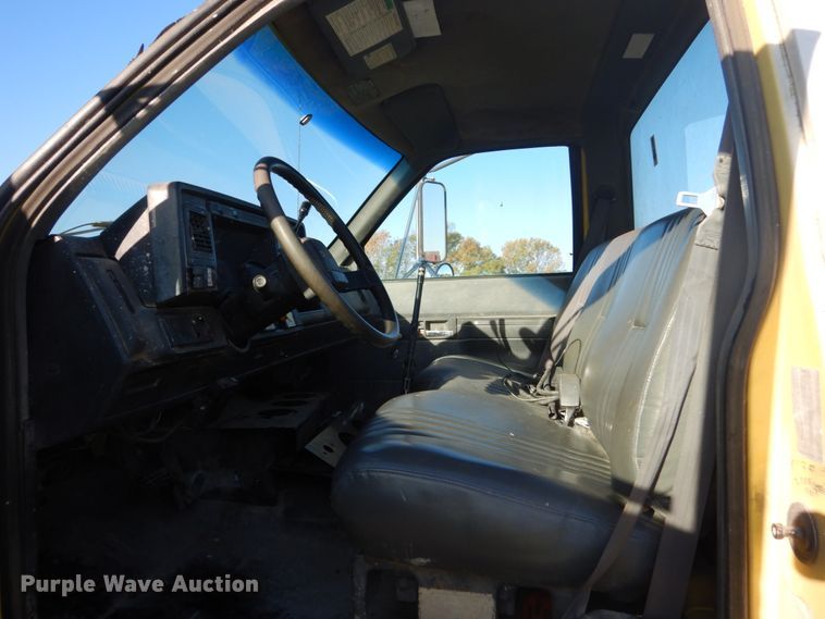 image for item FU9702 1995 GMC TopKick C6500 rollback truck