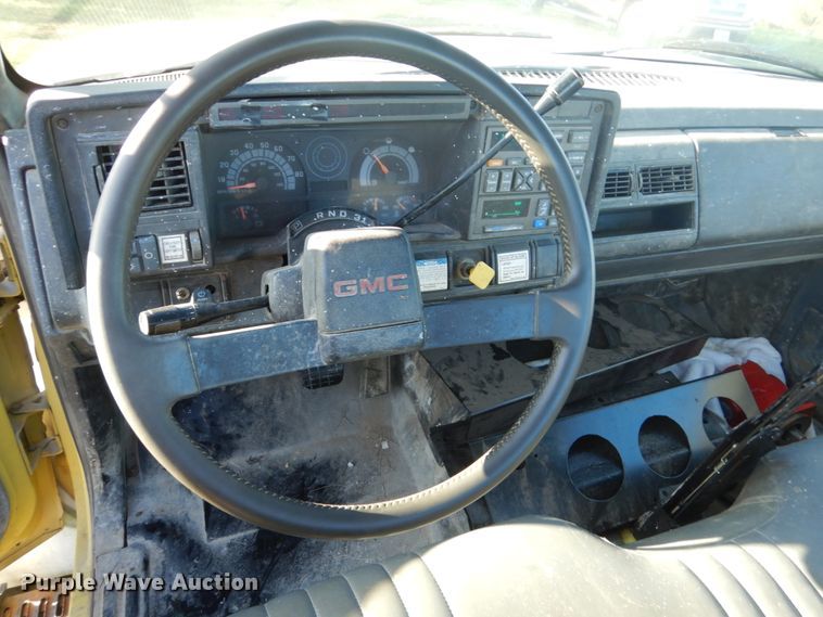 image for item FU9702 1995 GMC TopKick C6500 rollback truck