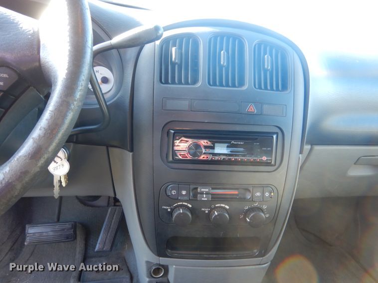 image for item FU9706 2004 Dodge Grand Caravan van