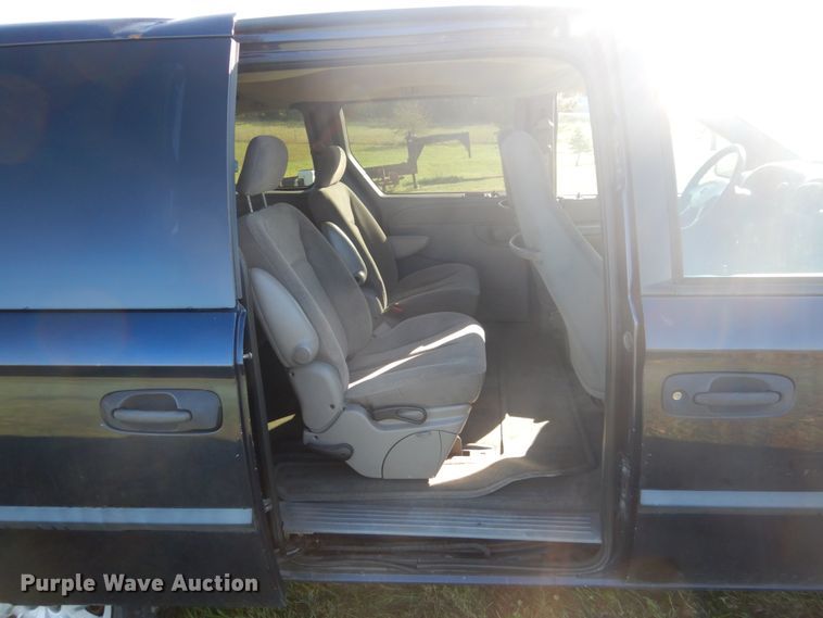 image for item FU9706 2004 Dodge Grand Caravan van